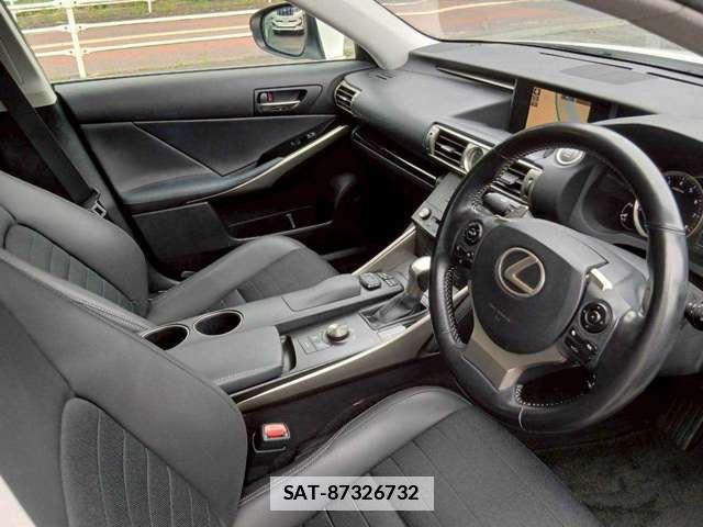 Lexus IS 2015-11 7794798-6