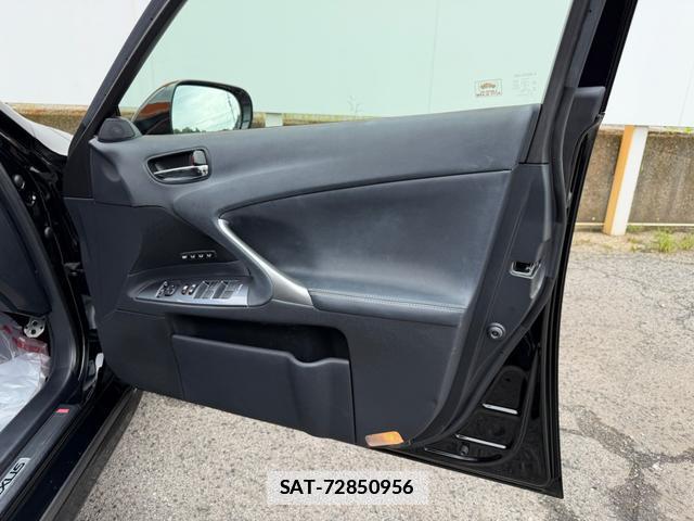 Lexus IS 2011-03 7796979-13