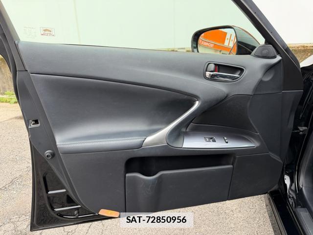 Lexus IS 2011-03 7796979-14