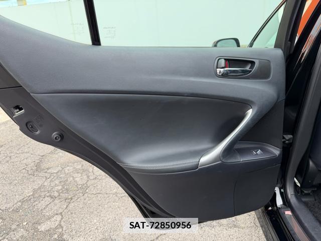 Lexus IS 2011-03 7796979-15