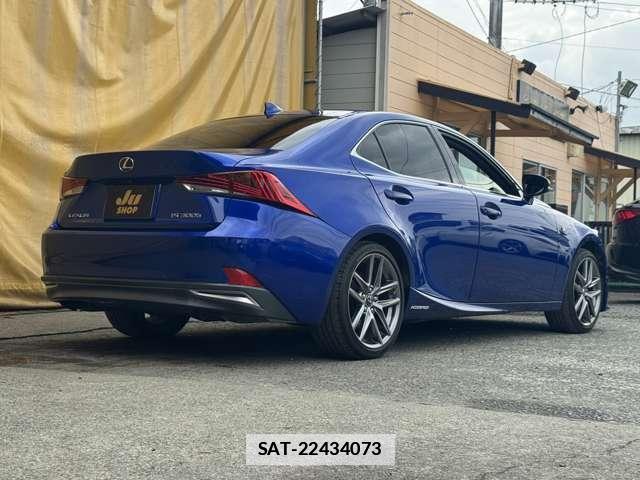 Lexus IS 2016-12 7798754-1