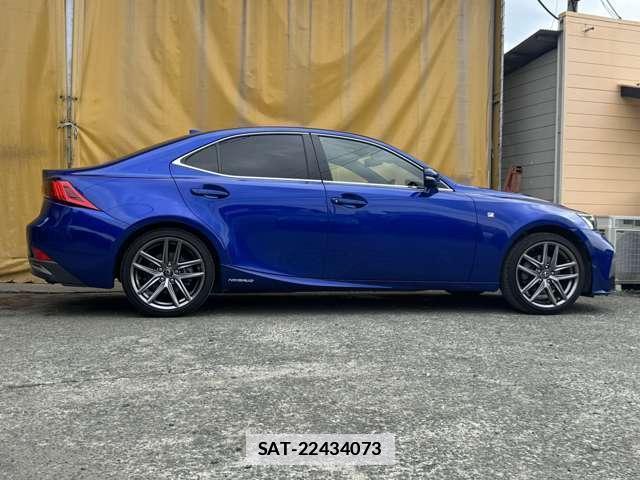 Lexus IS 2016-12 7798754-5