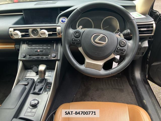 Lexus IS 2013-09 7799711-18