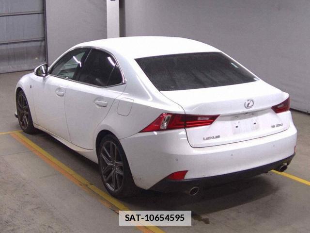 Lexus IS 2015-04 7800169-1