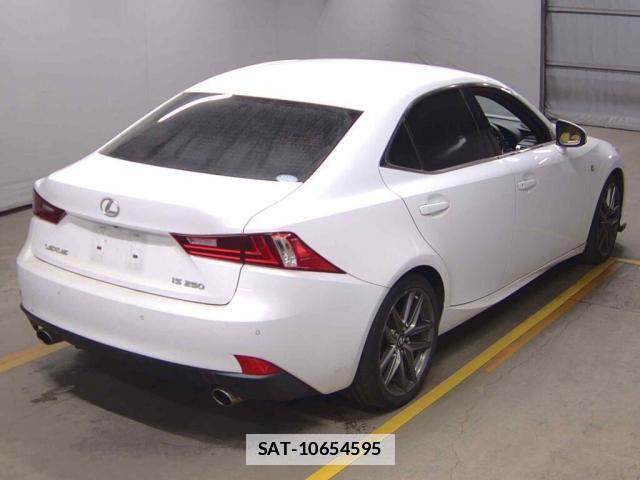 Lexus IS 2015-04 7800169-5
