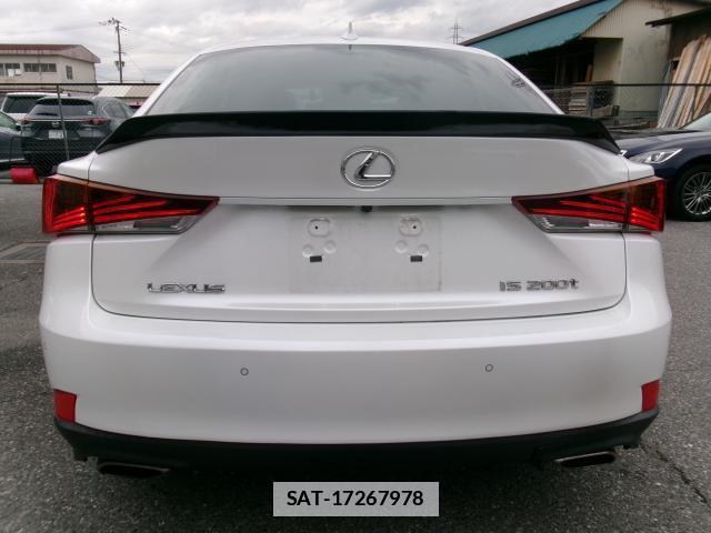 Lexus IS 2016-11 7800513-11