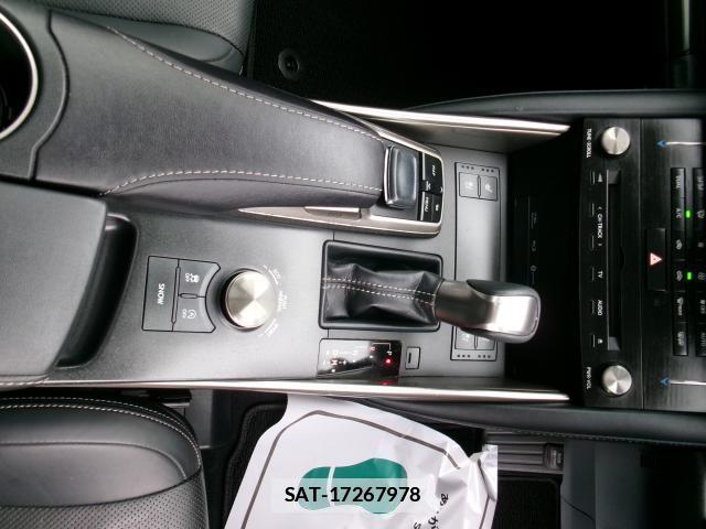 Lexus IS 2016-11 7800513-15