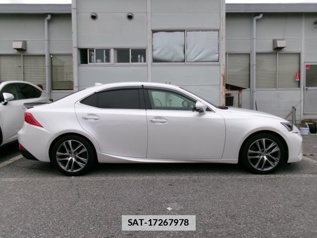 Lexus IS 2016-11 7800513-3