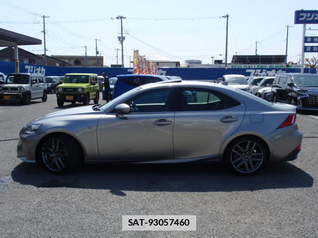 Lexus IS 2014-11 7800974-12