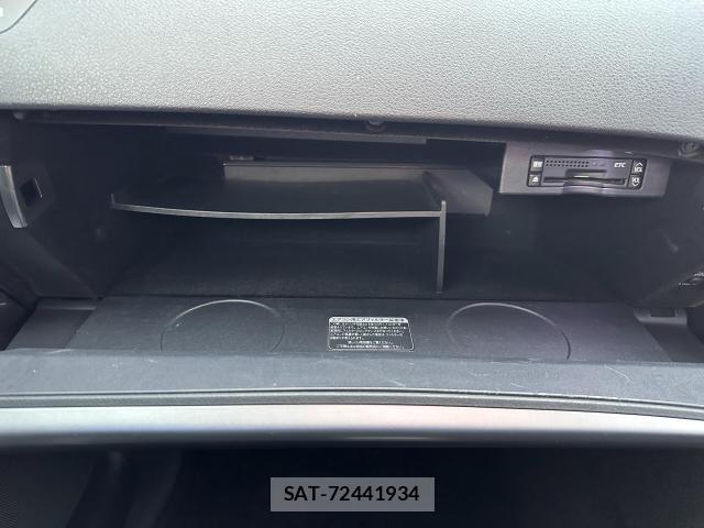 Lexus IS 2011-12 7801661-11