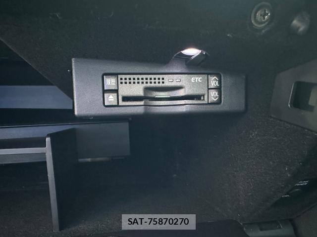 Lexus IS 2005-12 7801670-12