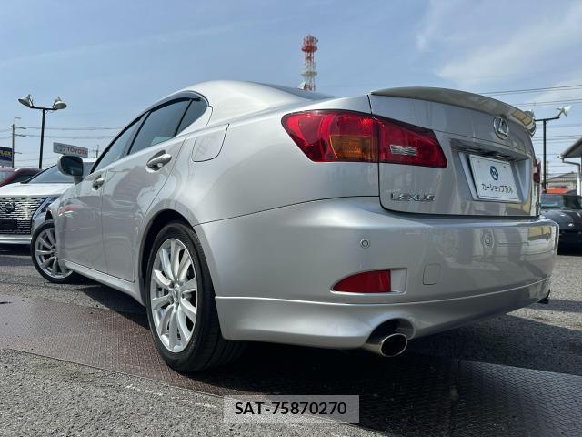 Lexus IS 2005-12 7801670-14