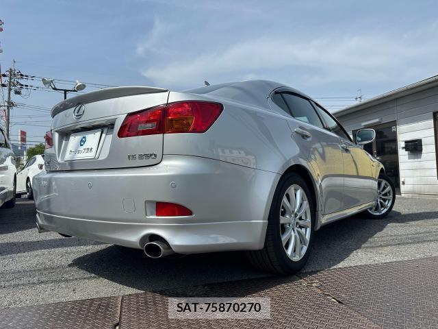 Lexus IS 2005-12 7801670-9