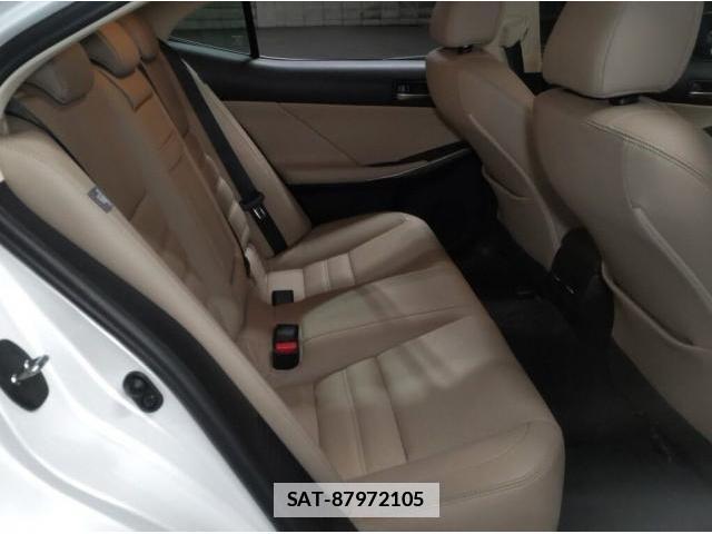 Lexus IS 2016-11 7804656-5