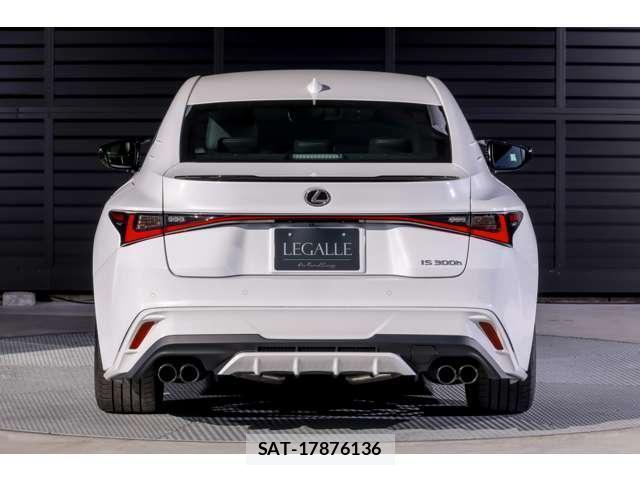 Lexus IS 2024-03 7806041-1
