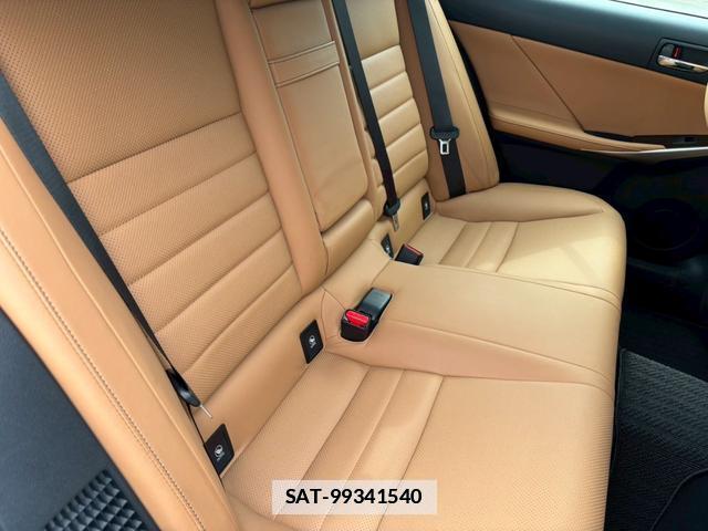 Lexus IS 2014-12 7808306-12