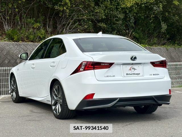 Lexus IS 2014-12 7808306-4