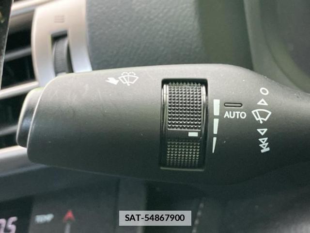 Lexus IS 2015-02 7808337-16