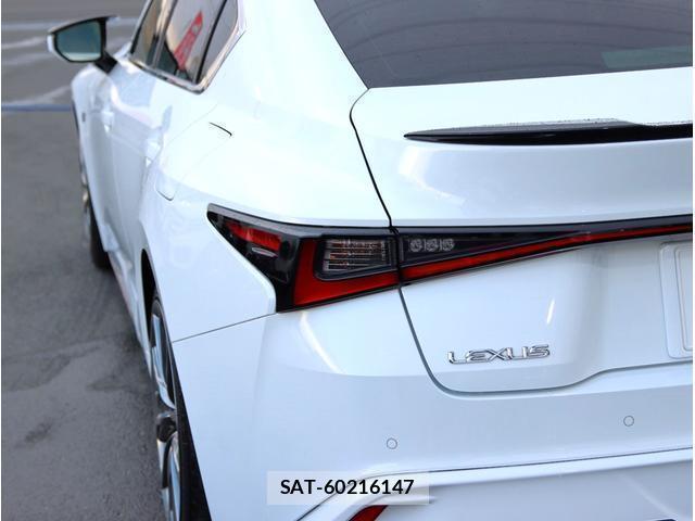 Lexus IS 2022-04 7808661-13