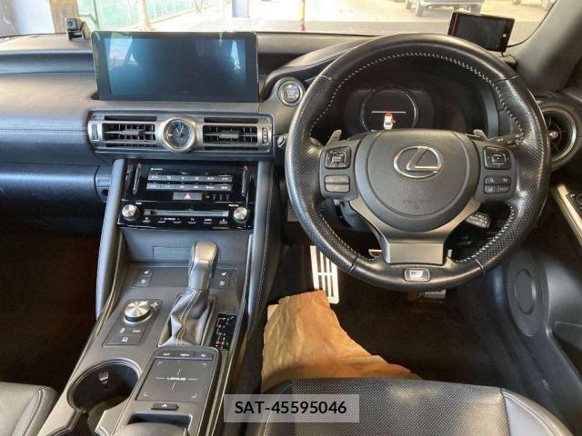 Lexus IS 2021-08 7810339-2