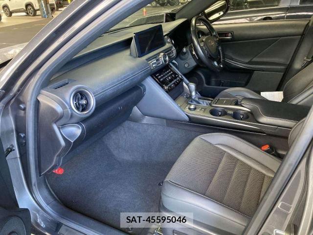 Lexus IS 2021-08 7810339-5