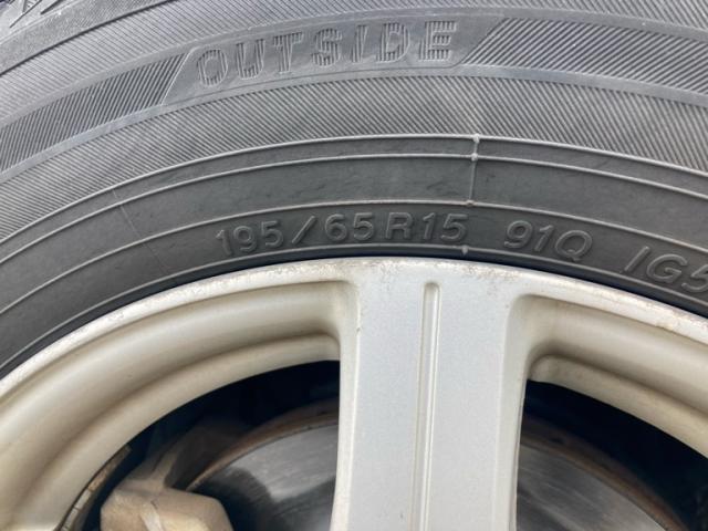Toyota ISIS 2010-08 7793333-11