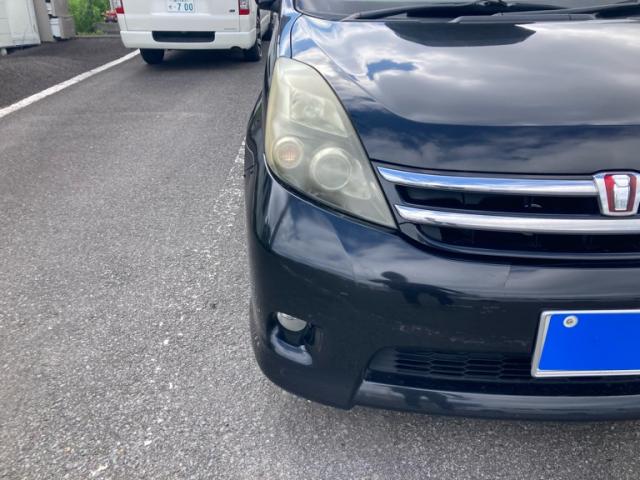 Toyota ISIS 2010-08 7793333-12