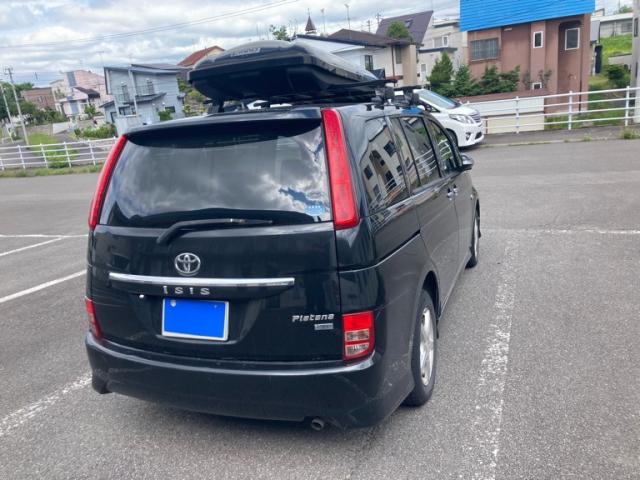 Toyota ISIS 2010-08 7793333-13