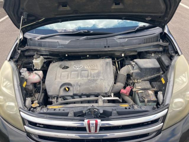 Toyota ISIS 2010-08 7793333-14