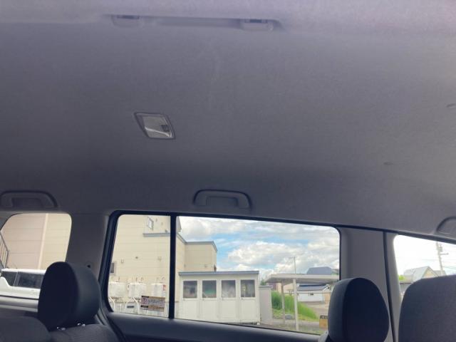 Toyota ISIS 2010-08 7793333-19