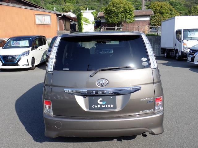 Toyota ISIS 2011-07 7796067-1