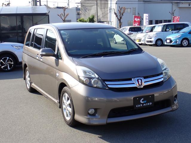 Toyota ISIS 2011-07 7796067-11