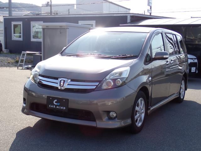 Toyota ISIS 2011-07 7796067-12