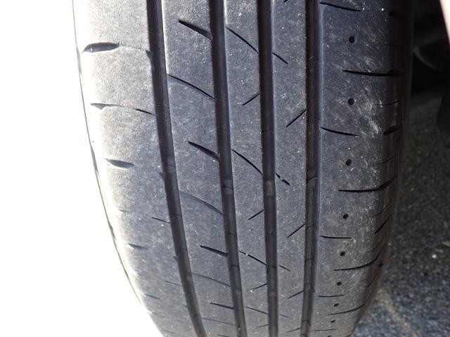 Toyota ISIS 2011-07 7796067-19