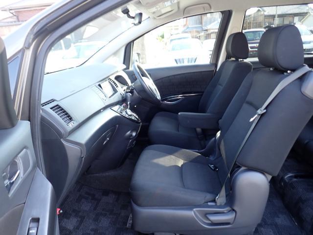 Toyota ISIS 2011-07 7796067-5