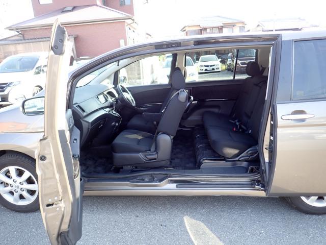 Toyota ISIS 2011-07 7796067-6