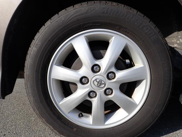Toyota ISIS 2011-07 7796067-8