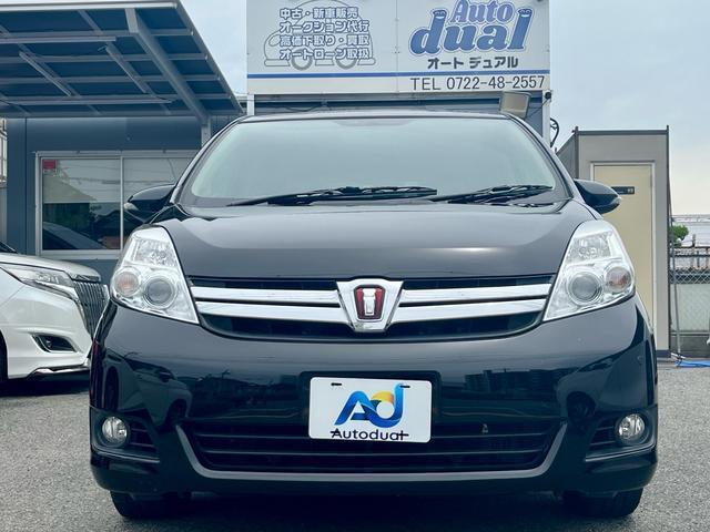 Toyota ISIS 2016-08 7798453-1
