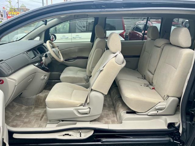 Toyota ISIS 2016-08 7798453-15