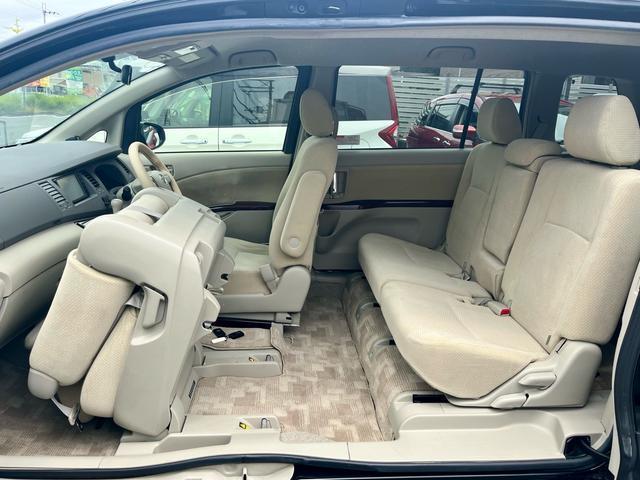 Toyota ISIS 2016-08 7798453-16