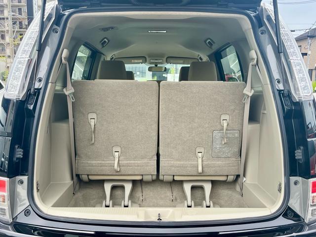 Toyota ISIS 2016-08 7798453-17