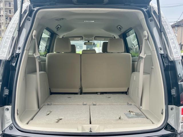 Toyota ISIS 2016-08 7798453-18