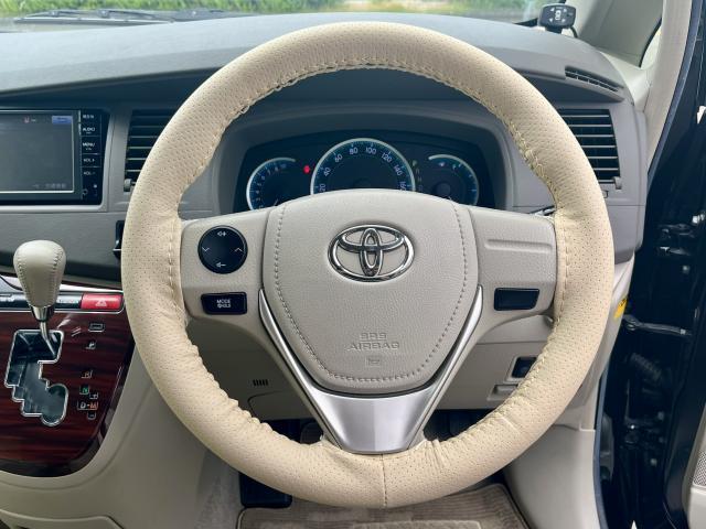 Toyota ISIS 2016-08 7798453-19