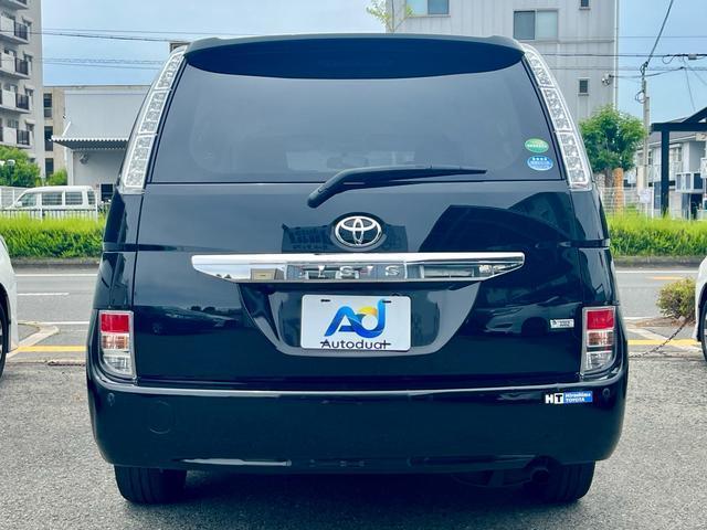 Toyota ISIS 2016-08 7798453-3