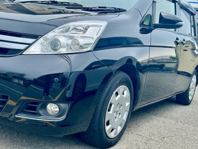 Toyota ISIS 2016-08 7798453-7