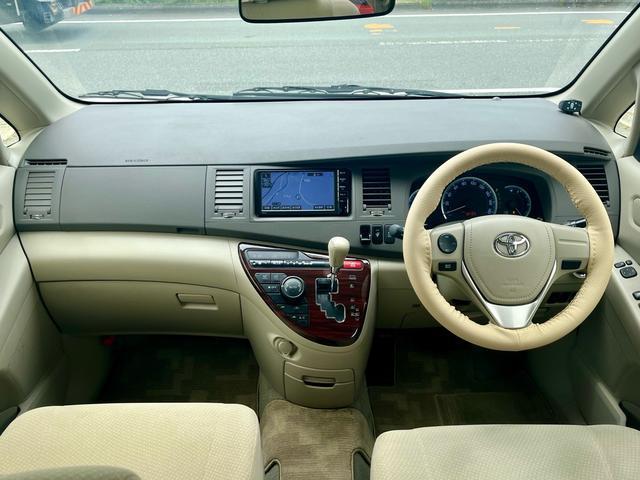 Toyota ISIS 2016-08 7798453-9