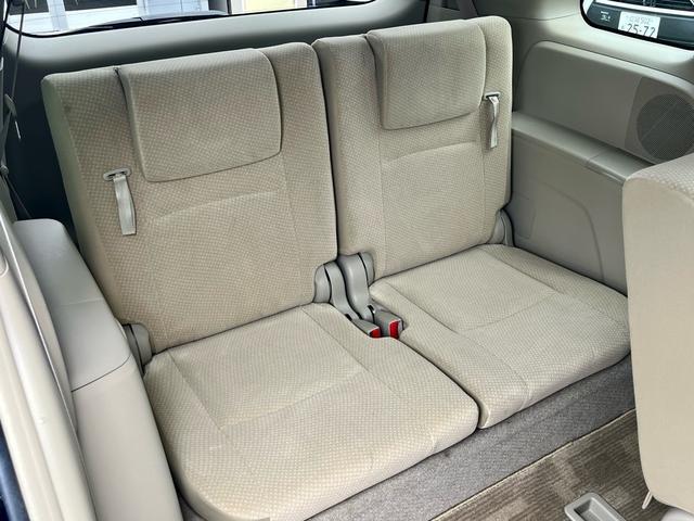 Toyota ISIS 2015-07 7798456-13