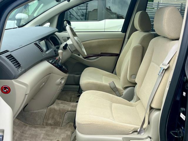 Toyota ISIS 2015-07 7798456-14