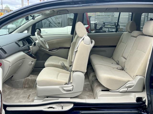 Toyota ISIS 2015-07 7798456-16