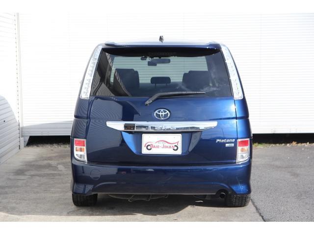 Toyota ISIS 2013-10 7798492-11